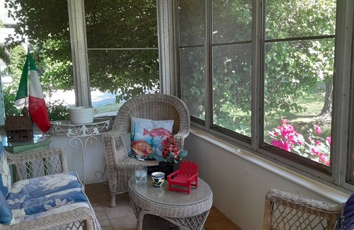 Betterton House | EASTERN SHORE Maryland -2 minute walk to beach; Quintessential beach home