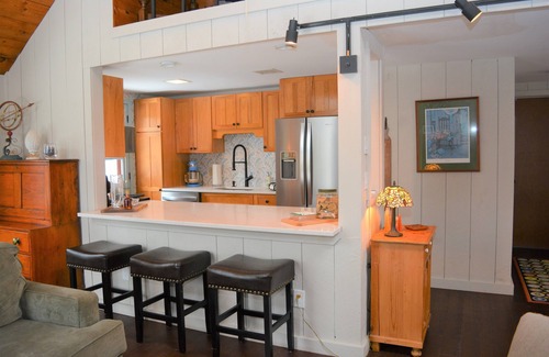 Grantham House | Eastman Home Close to West Cove Beaches!