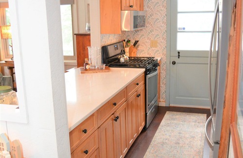 Grantham House | Eastman Home Close to West Cove Beaches!