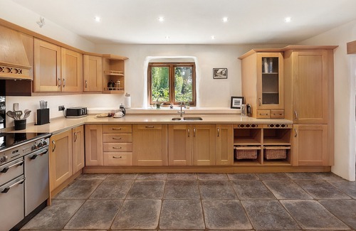 Kingsbridge House | Easton Court near Salcombe. Stunning barn - natural stream & paddock. Sleeps 10.