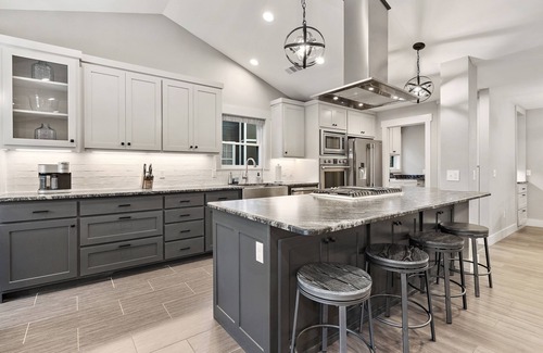 Fayetteville House | Eastside Estate-Quiet Neighborhood-5 mi to U of A