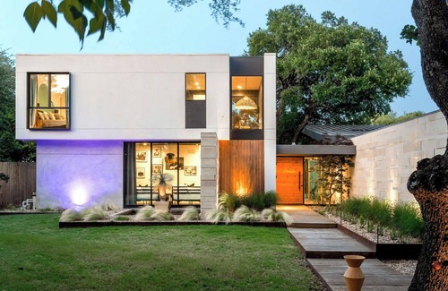 Parker Lane House | Eastside Mansion with Pool—7 Mins to Rainey Street