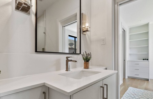 Old East Dallas Villa | EastVillage Signature Villas by Dunyha