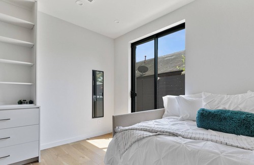 Old East Dallas Villa | EastVillage Signature Villas by Dunyha
