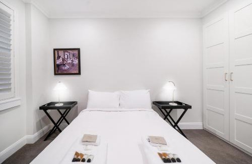 Rose Bay Apartment | Easy Access 2BR Flat with Parking in Rose Bay