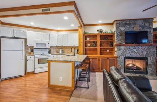 White Oak Lodge Condo | Easy Access, First Floor Beautiful Condo