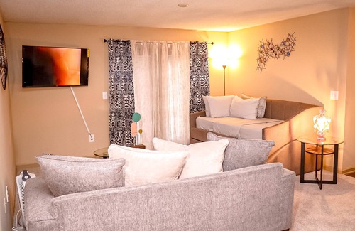 Norcross Apartment | Easy Access luxurious kingbed