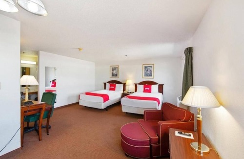 Portage Hotel | Easy Access Stay Near Indiana Dunes, I-94 & Local Restaurants in Portage