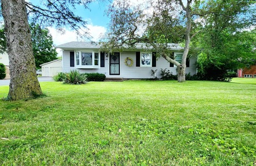 La Crosse House | Easy Access to Airport, Freeway, Dining, River, and Docks