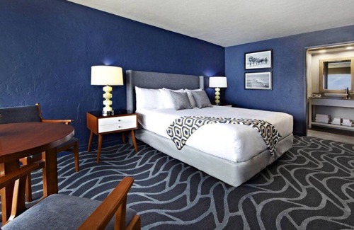 Monterey House | Easy Access to Beach! Unit with Ocean Views, Pets Allowed, Free Parking!