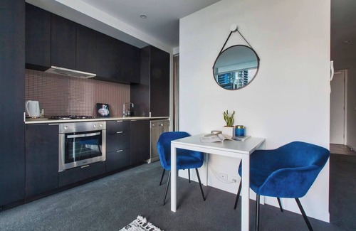 South Yarra Apartment | Easy Access to Chapel Street from this Sleek Stay