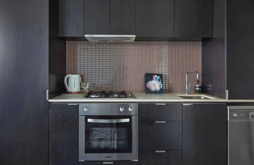 South Yarra Apartment | Easy Access to Chapel Street from this Sleek Stay