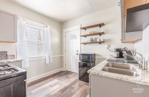 Old Brooklyn Apartment | Easy Access to Downtown | Smart TV, WiFi & Parking