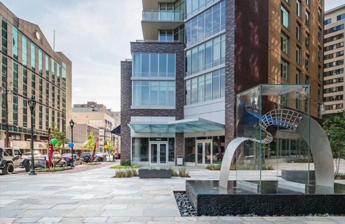Woodmont Triangle Apartment | Easy Access to I-270| Close to Bethesda Central Farm Market |by GLS
