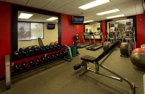 Eagan House | Easy access to malls, the airport, and family fun