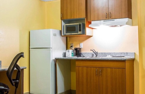 Hayward House | Easy and affordable in the East Bay!