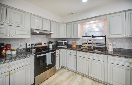 East Ocean View House | Easy Beach Access: Duplex 1/2 Mi to Chesapeake Bay