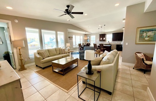 Morgantown House | Easy beach access, pools, tennis/pickleball