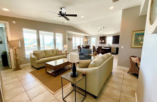Morgantown House | Easy beach access, pools, tennis/pickleball