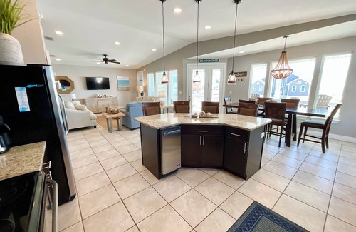 Morgantown House | Easy beach access, pools, tennis/pickleball