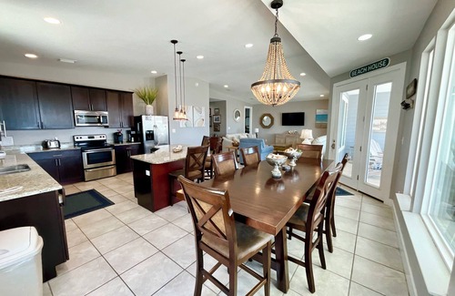 Morgantown House | Easy beach access, pools, tennis/pickleball