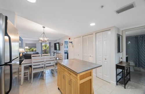 Belle Vista Condo | Easy Coastal Escape | Walk to Fun