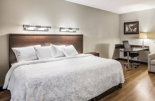 Woburn Hotel | Easy Highway Access! 3 Family-Friendly Property, Pets Allowed, Near Woburn Mall!