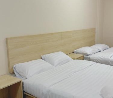 Downtown Hat Yai Hostel | Easy hostel-hotel, 1 min from train station