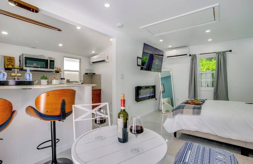 Hillside Apartment | Easy NYC Access: Sleek Hillside Guest House