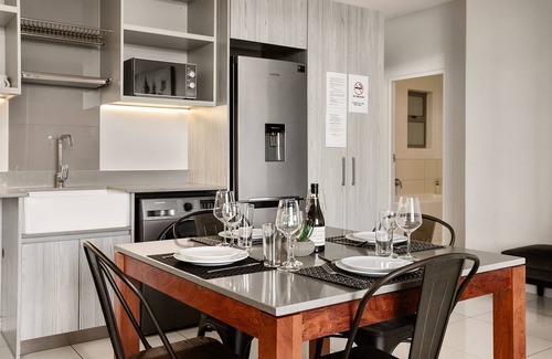 Greater Johannesburg Metropolitan Area Apartment | Easy Stay - The Median