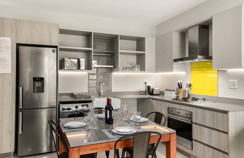 Greater Johannesburg Metropolitan Area Apartment | Easy Stay - The Median