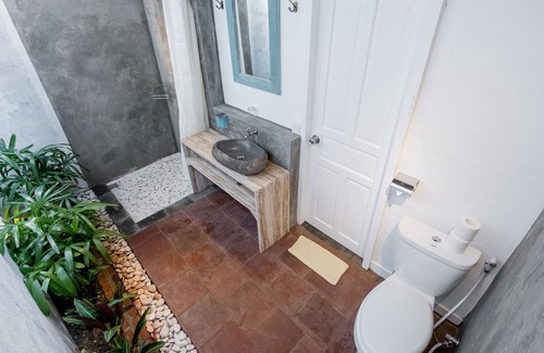 Downtown Kuta House | Easy Surf Camp Brand New Bungalow Twin Room Kuta Beach