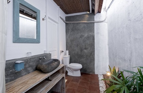 Downtown Kuta House | Easy Surf Camp Brand New Bungalow Twin Room Kuta Beach