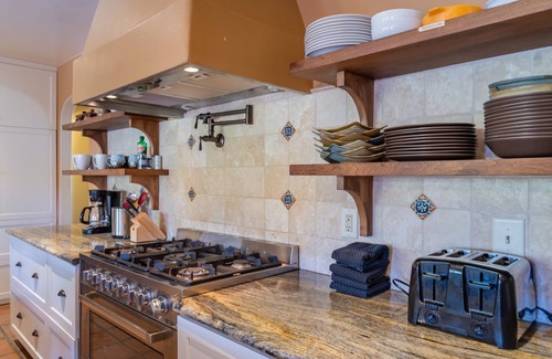 Paso Robles House | Eat Drink & be Merry! Downtown Paso with Pool and Spa!