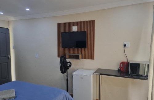 Rabokala House | Eazistay Motel - Letlhabile