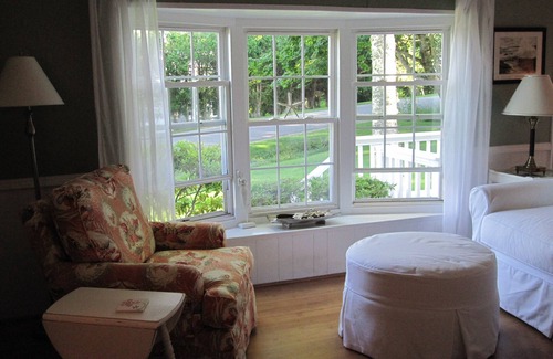 Owls Head Cottage | 'Ebb and Flow' a light and airy seaside get-away at Crescent Beach
