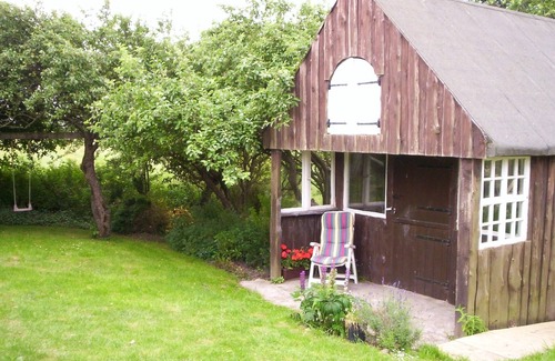 Galmsbull Apartment | Ebb and flow - thatched roof house, garden, sauna
