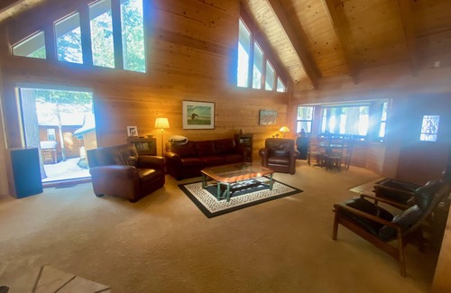 Dorrington Cabin | Ebbetts Pass Getaway - Awesome Easy Access Large Mountain Cabin
