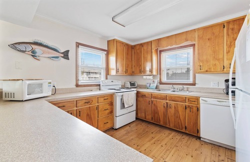 Crescent Beach House | Ebbtide - 8BR Oceanfront Retreat, Sleeps 18