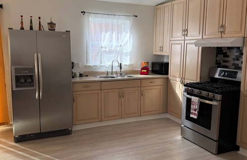 Waukegan House | Eben-Ezer House, 7 mins to The Naval Base.