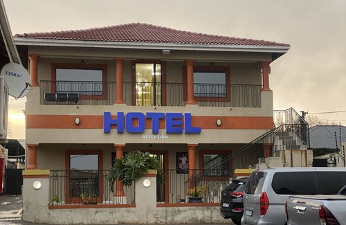Rosettenville Hotel | Eccentric Hotel Lounge, With Bars And Nightclubs in Premises
