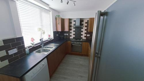 Ecclesfield House | Ecclesfield Cottage - Two Bedrooms in Sheffield near Peak District with fast Wi-Fi, off-street parking and garden
