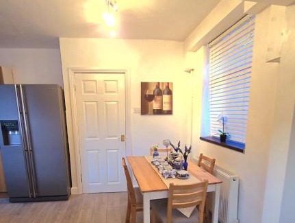 Ecclesfield House | Ecclesfield Cottage - Two Bedrooms in Sheffield near Peak District with fast Wi-Fi, off-street parking and garden