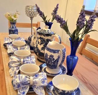 Ecclesfield House | Ecclesfield Cottage - Two Bedrooms in Sheffield near Peak District with fast Wi-Fi, off-street parking and garden