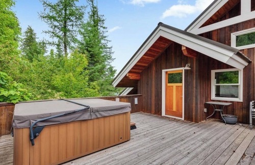 Coeur d'Alene House | Echo Bay Lodge – A Unique Lakeside Retreat, Perfect for Families!