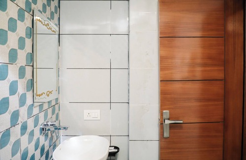 Badrinath Hotel | ECKO Premier New Yoga