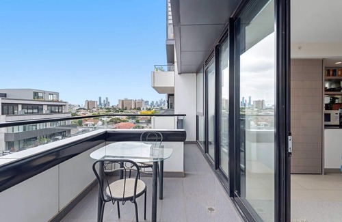 Abbotsford Apartment | Eclectic 1-Bed Apartment with Pool and Gym