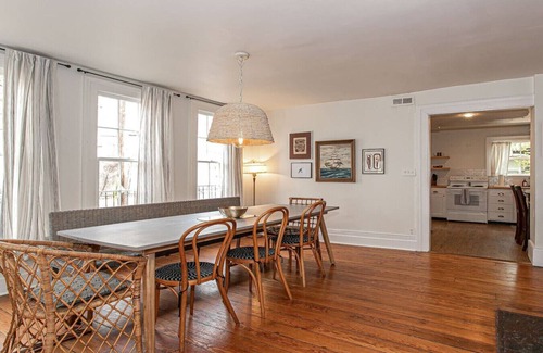 Knoxville House | Eclectic 1899 Victorian ~ Walk to Food & Drinks