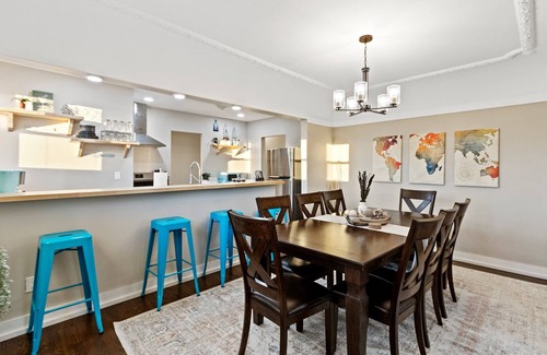 North Milwaukee Apartment | Eclectic 2 Bed Apt W/Parking Near State Forest