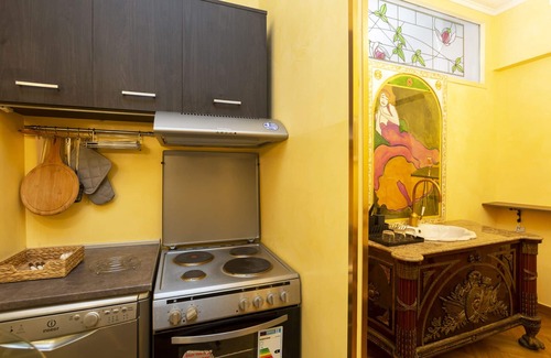 Omonia Apartment | Eclectic 4-Bed, 4-Bath Apt in Central Athens - AK1